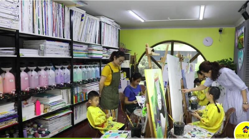 動(dòng)動(dòng)筆兒童美術(shù)品牌形象宣傳片，讓每個(gè)孩子都能接觸到個(gè)性化的藝術(shù)體驗(yàn)。