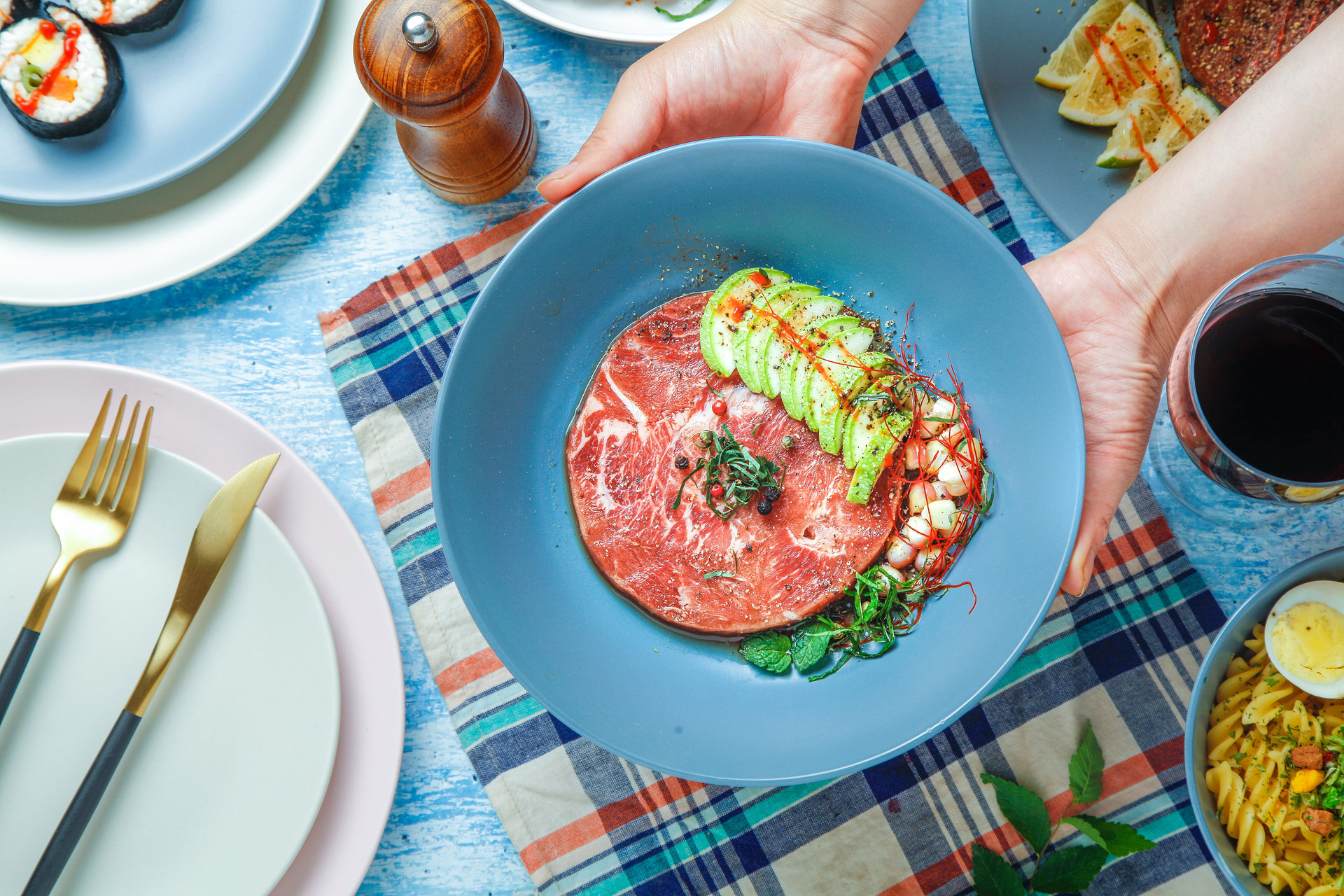 怎么拍攝餐飲企業(yè)宣傳片？易企宣為您解答！