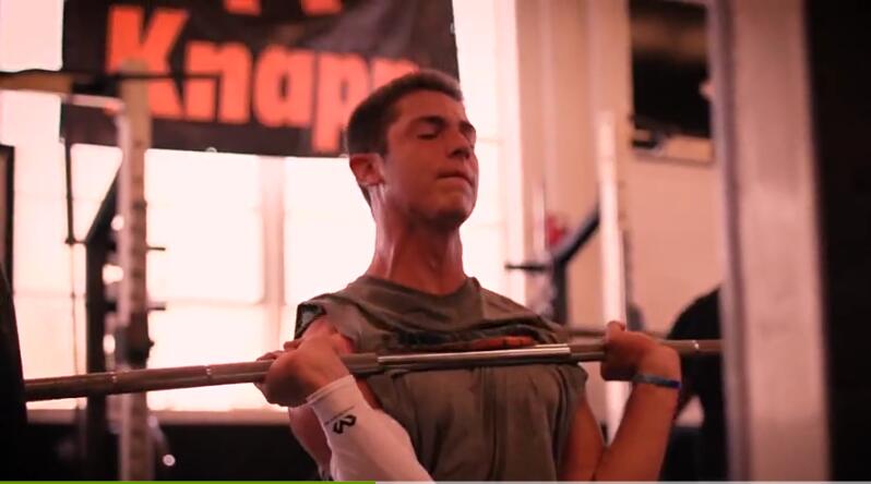 邁克達(dá)威橄欖球廣告片，揮灑汗水的背后充滿激情澎湃和斗志昂揚(yáng)